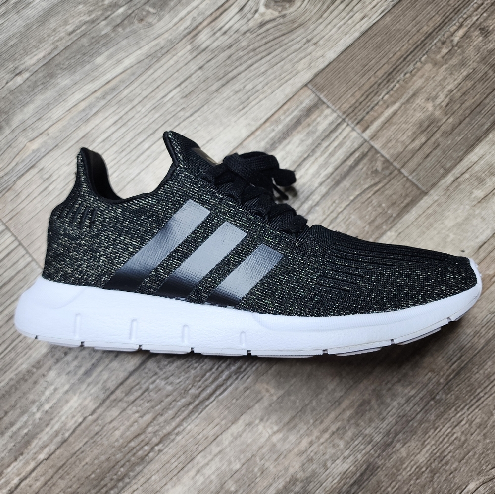 Adidas Swift Run Black/Gold Running Shoes Sneakers Size 8.5 Women's